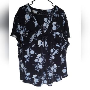 Torrid Harper flutter sleeve short sleeve Blouse 3x